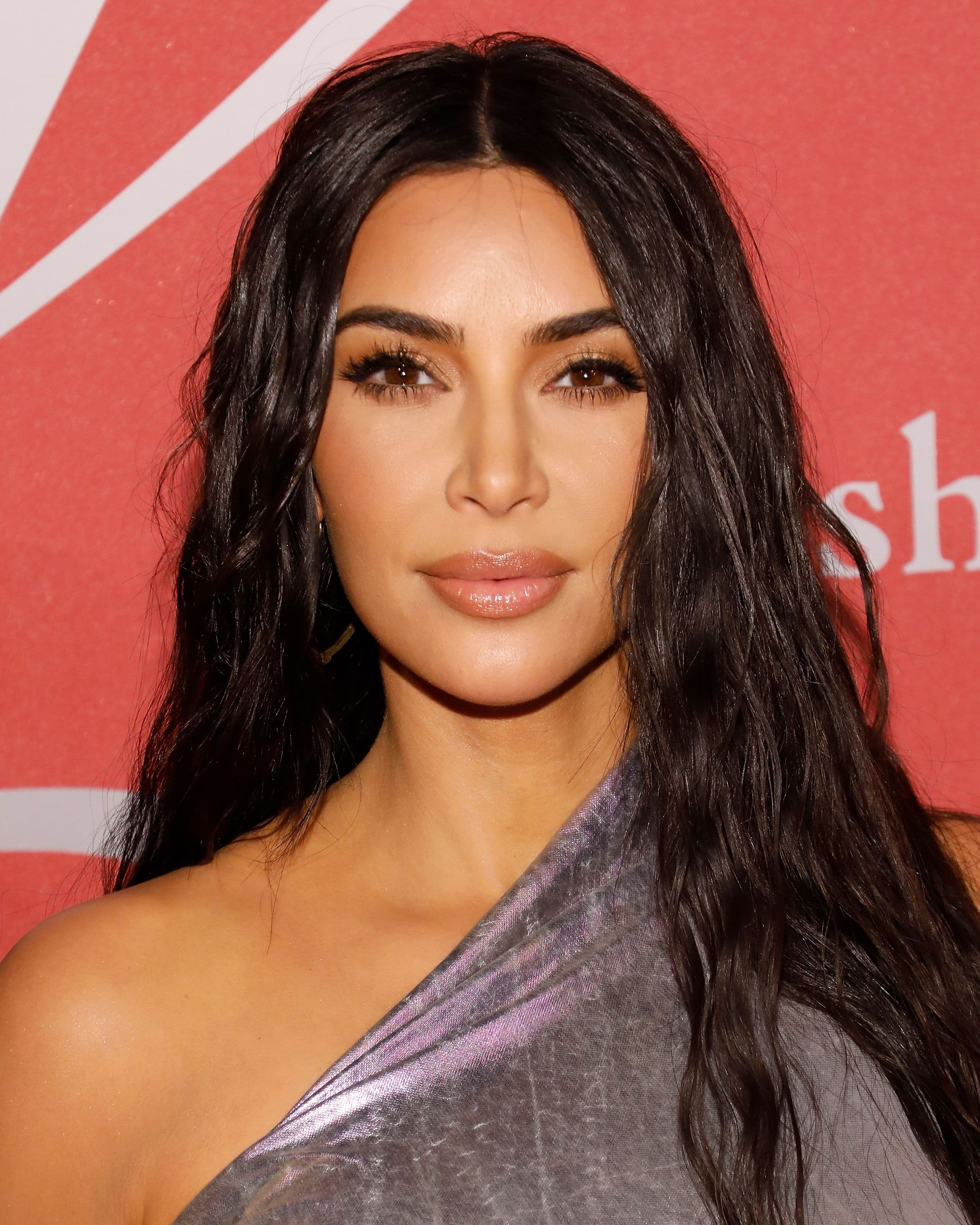Profile Picture of @kimkardashian